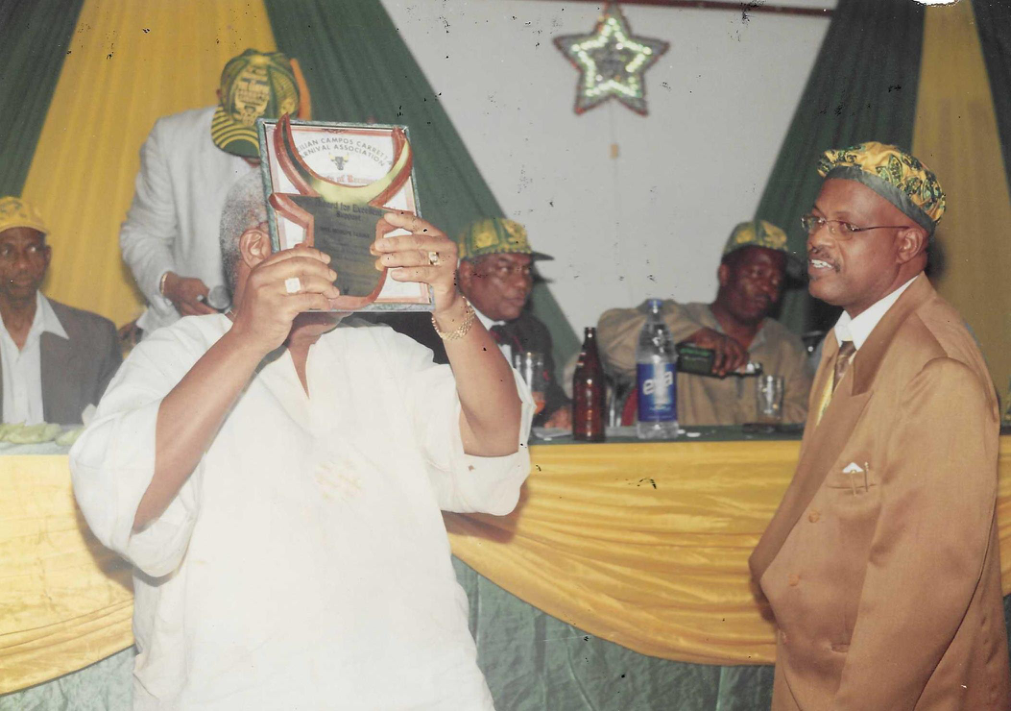 AWARD GIVEN TO MR DEJI DOHERTY YORUBA TENNIS CLUB