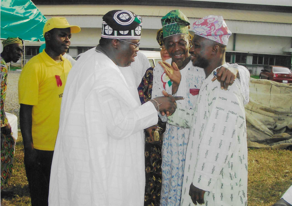 HIS EXCELLENCY WITH FORMER VICE CHAIRMAN FROM CENTRAL AND FORMER LGA SEC. IN MAINLAND AT THE EMPOWERMENT PROGRAM